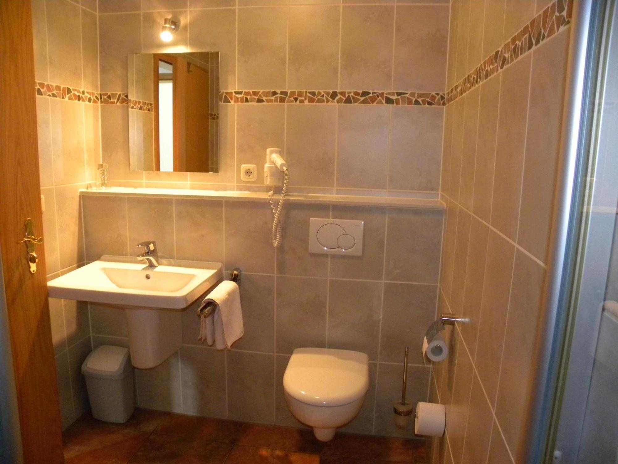 Hotel Thueringer Hof à Richelsdorf Extérieur photo
